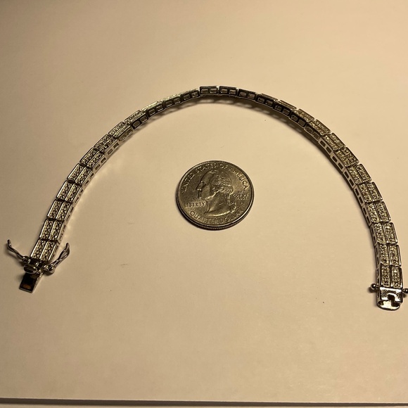 Elegant Gold and Silver Bracelet - Picture 4 of 6